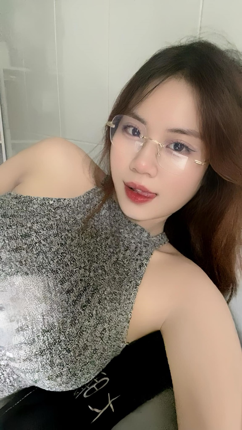 Bộ sưu tập 101+ hình ảnh gái xinh đeo kính siêu cute